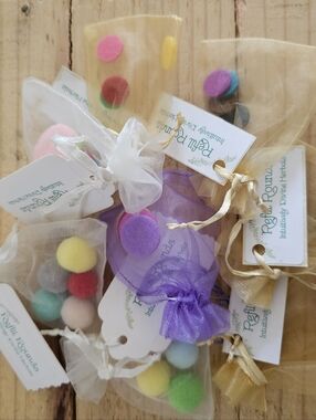 Bundle Essential Oil Jewelry Refill Pads, Felt Pom Pom Sachet Set